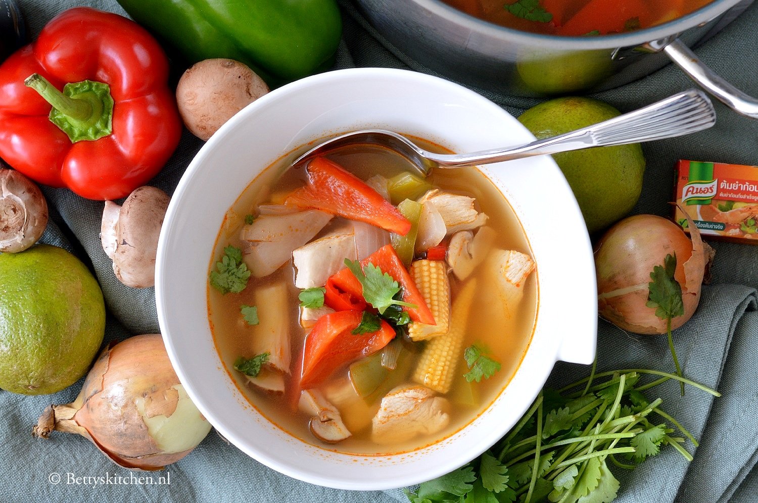 TOM YAM